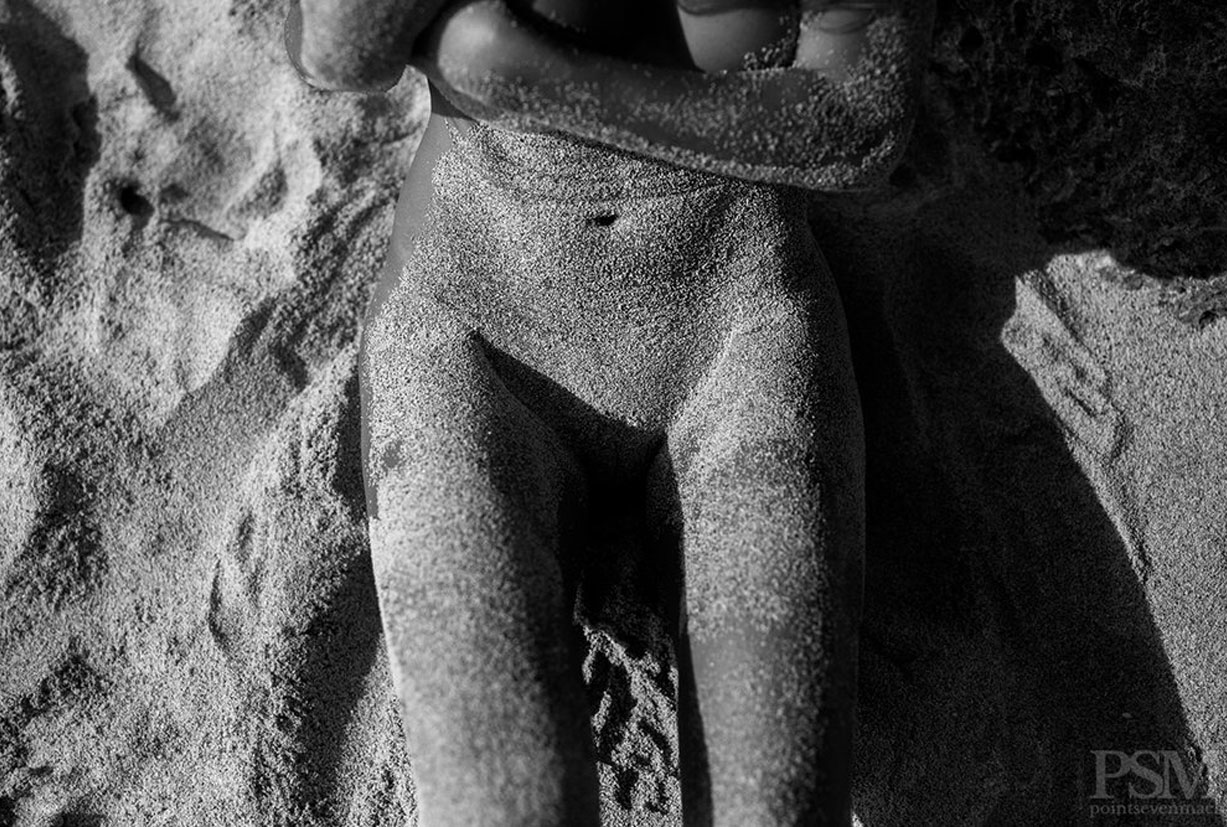 1227x827, 286 Kb / ч/б, голая, песок, Ангелина Бойко