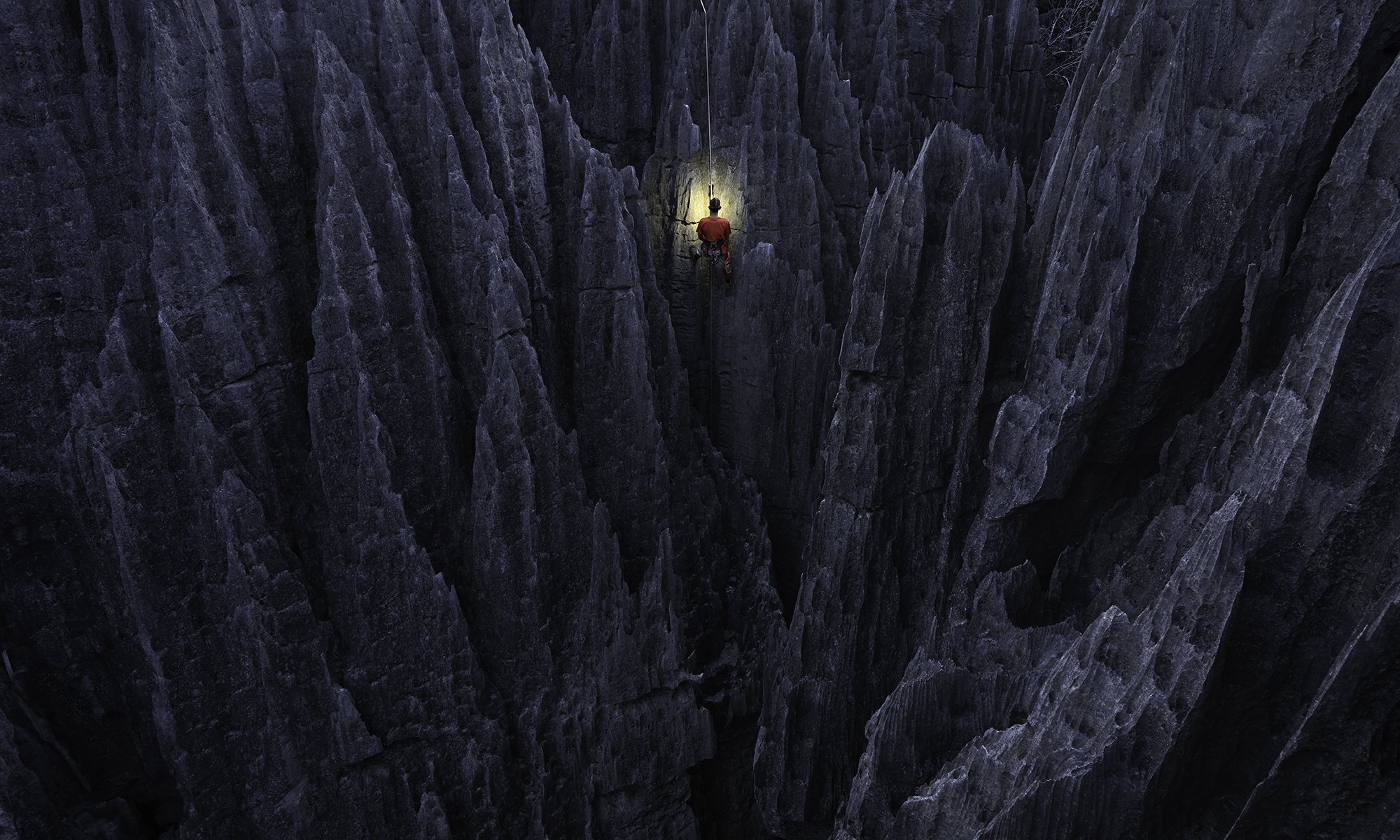 2000x1200, 501 Kb / скалы, мужчина, скалолаз