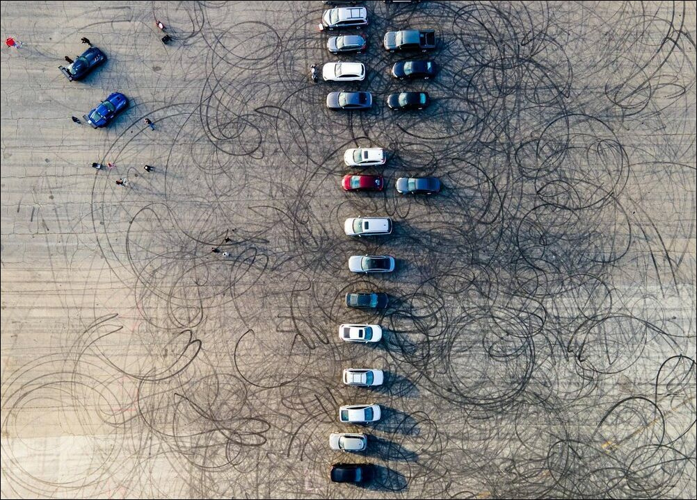 1002x720, 429 Kb / автомобиль, след