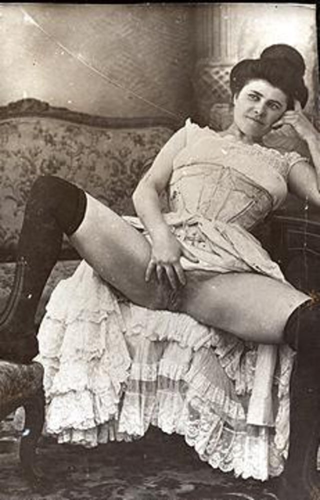 640x1000, 80 Kb / женщина, платье, шляпа, чулки, ч/б, ретро