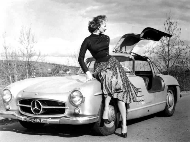 800x599, 112 Kb / автомобиль, классика, ретро, ч/б, Софи Лорен, Mercedes-Benz 300SL