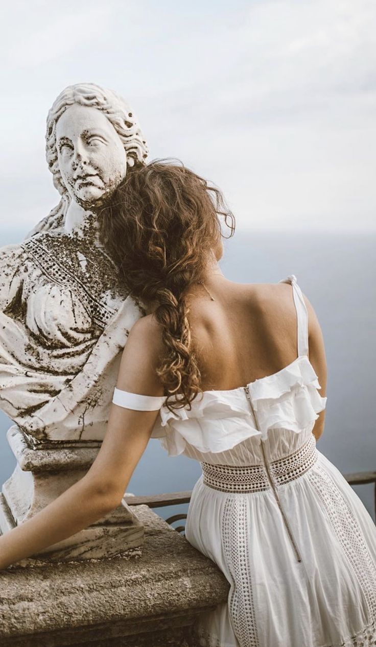 736x1267, 127 Kb / женщина, кудри, платье, бюст, воды