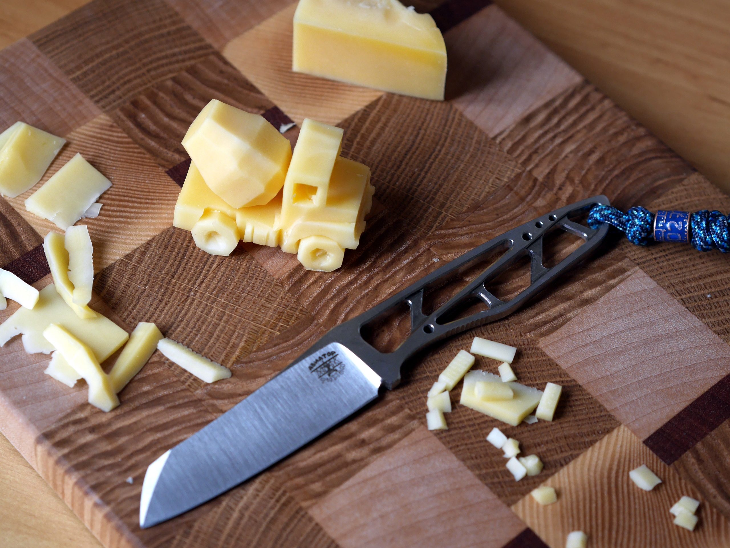 2560x1922, 610 Kb / Нож, Авиатор, доска, сыр, бетономешалка