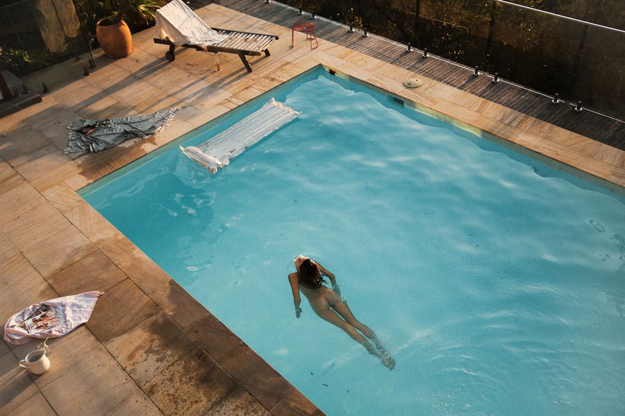 900x600, 87 Kb / бассейн, голая