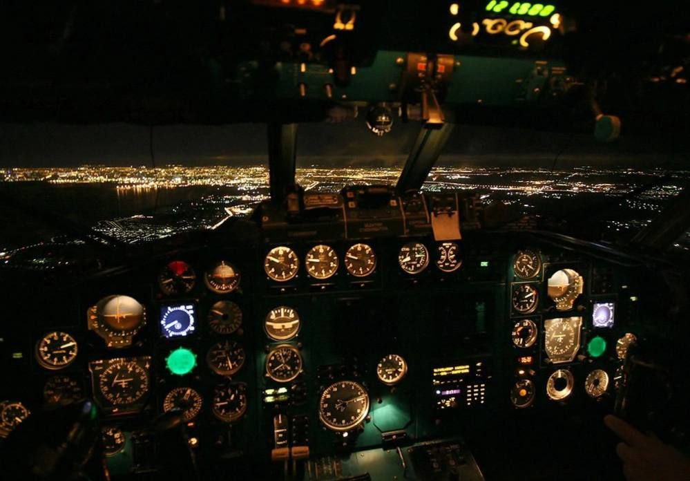 999x696, 91 Kb / Полёт, ночь, огни, вода, приборы