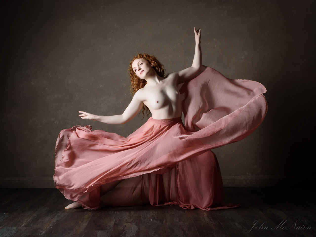 1280x960, 99 Kb / сиськи, юбка, рыжая