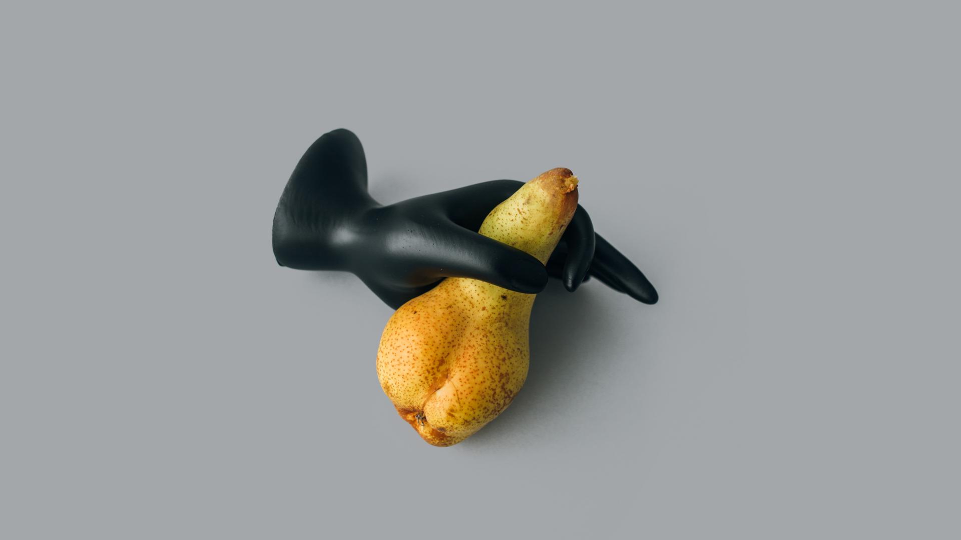 1920x1080, 61 Kb / рука, груша