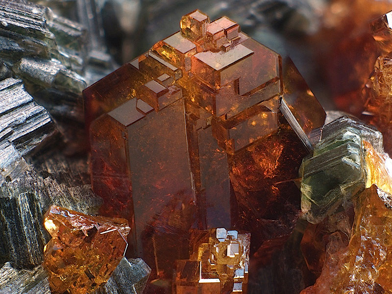 800x600, 173 Kb / гессонит, минерал