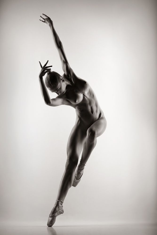 667x1000, 33 Kb / балерина, пуанты, танец, ч/б