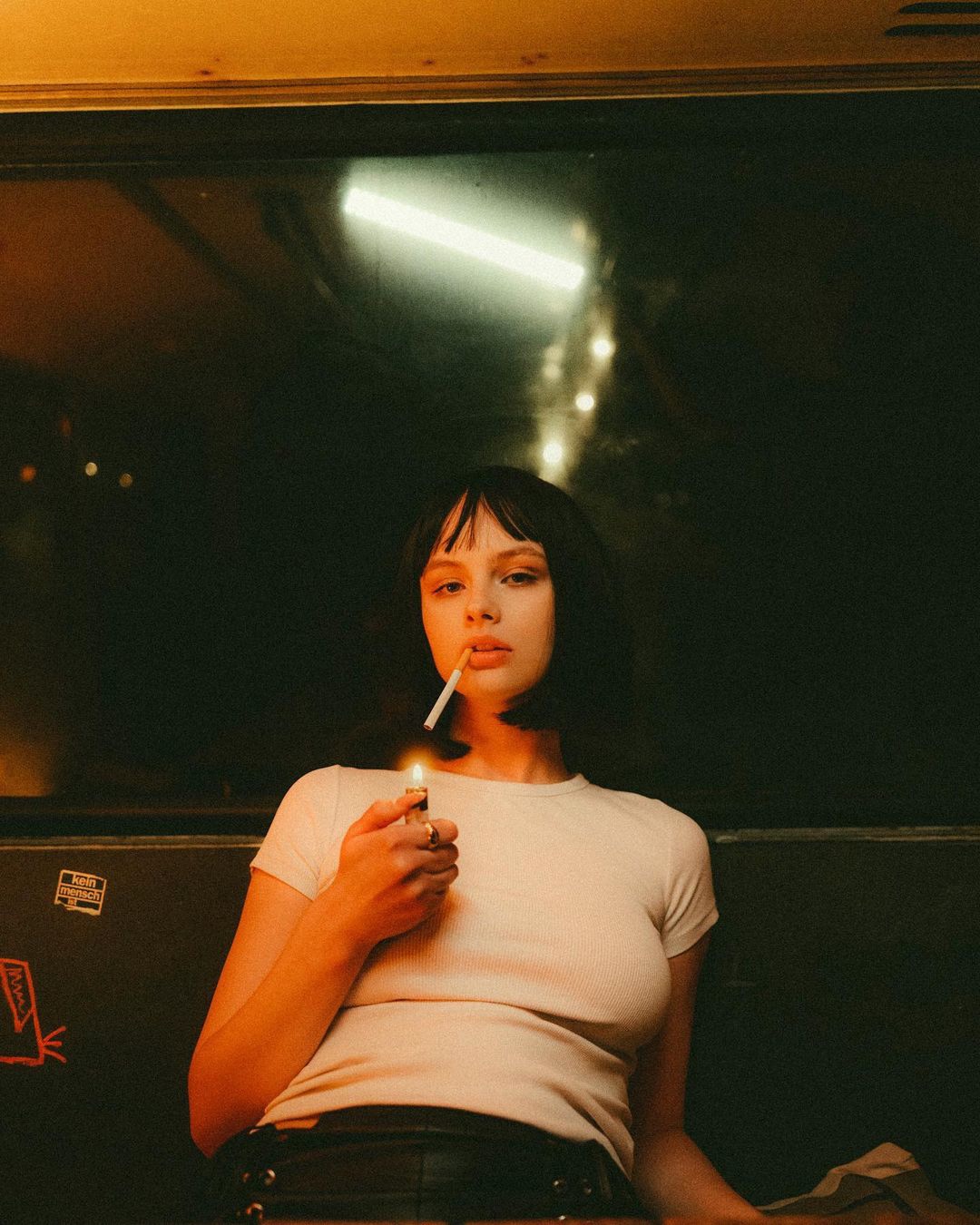 1080x1350, 429 Kb / окно, сигарета, футболка, брюнетка