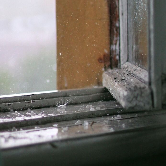 693x693, 107 Kb / окно, дождь, капли, мгновение