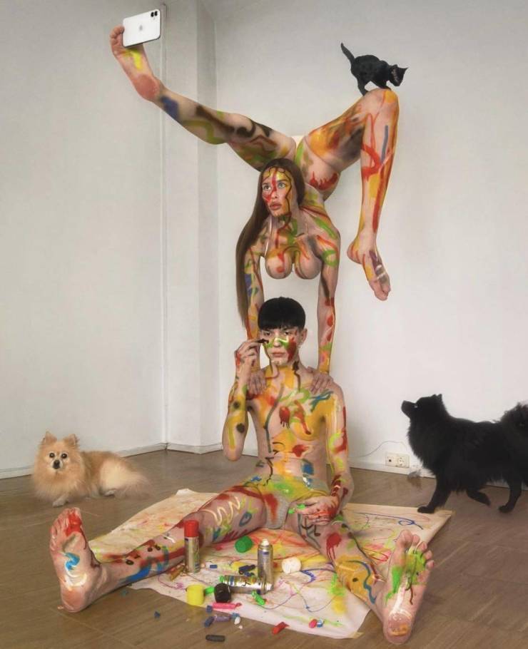 740x910, 55 Kb / двое, он, она, йога, акробатика, краски, киска, собаки, баллончики, своя атмосфера