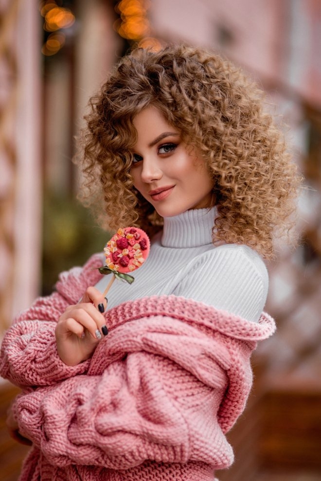 660x989, 269 Kb / Свитер, конфета, рыжая, кудрявая