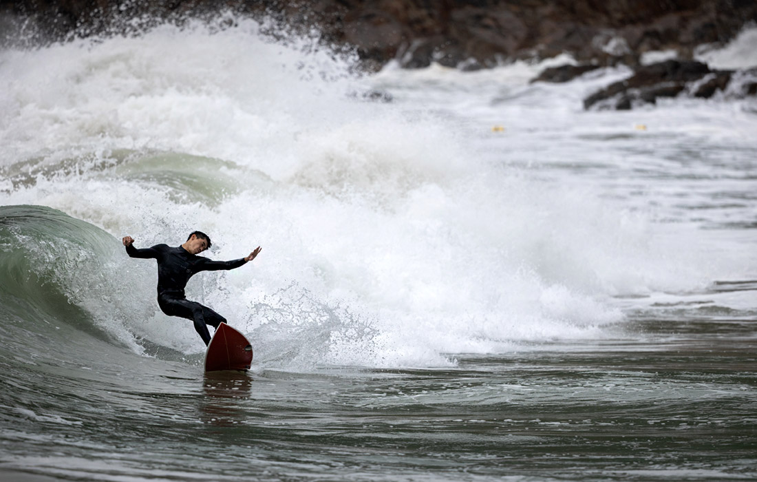 1100x700, 174 Kb / мужчина, серфер, волна, пена