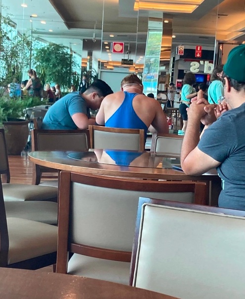 496x604, 119 Kb / показалось, борцовка, майка, отражение