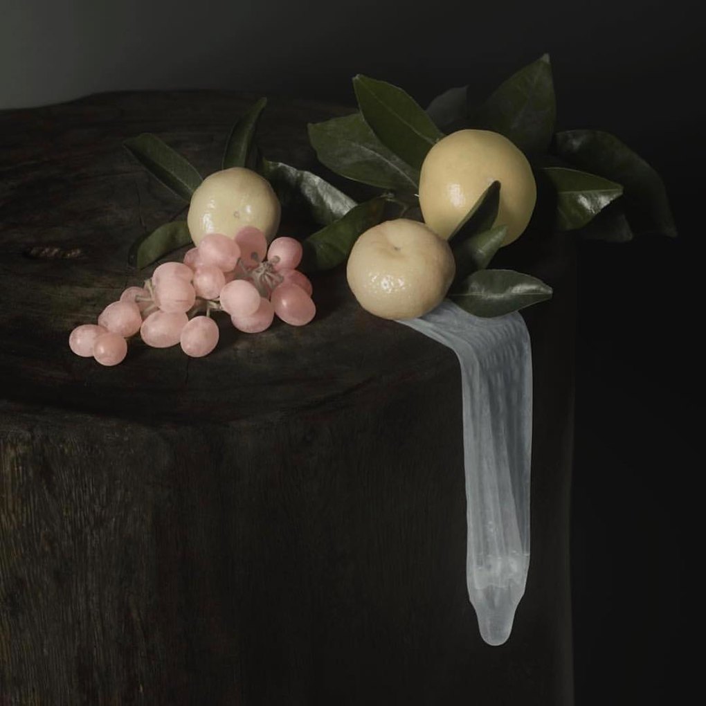 1020x1020, 76 Kb / мандарины, виноград, презерватив, пень