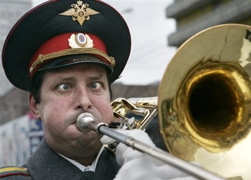 512x368, 36 Kb / трубач, напряжение, фуражка