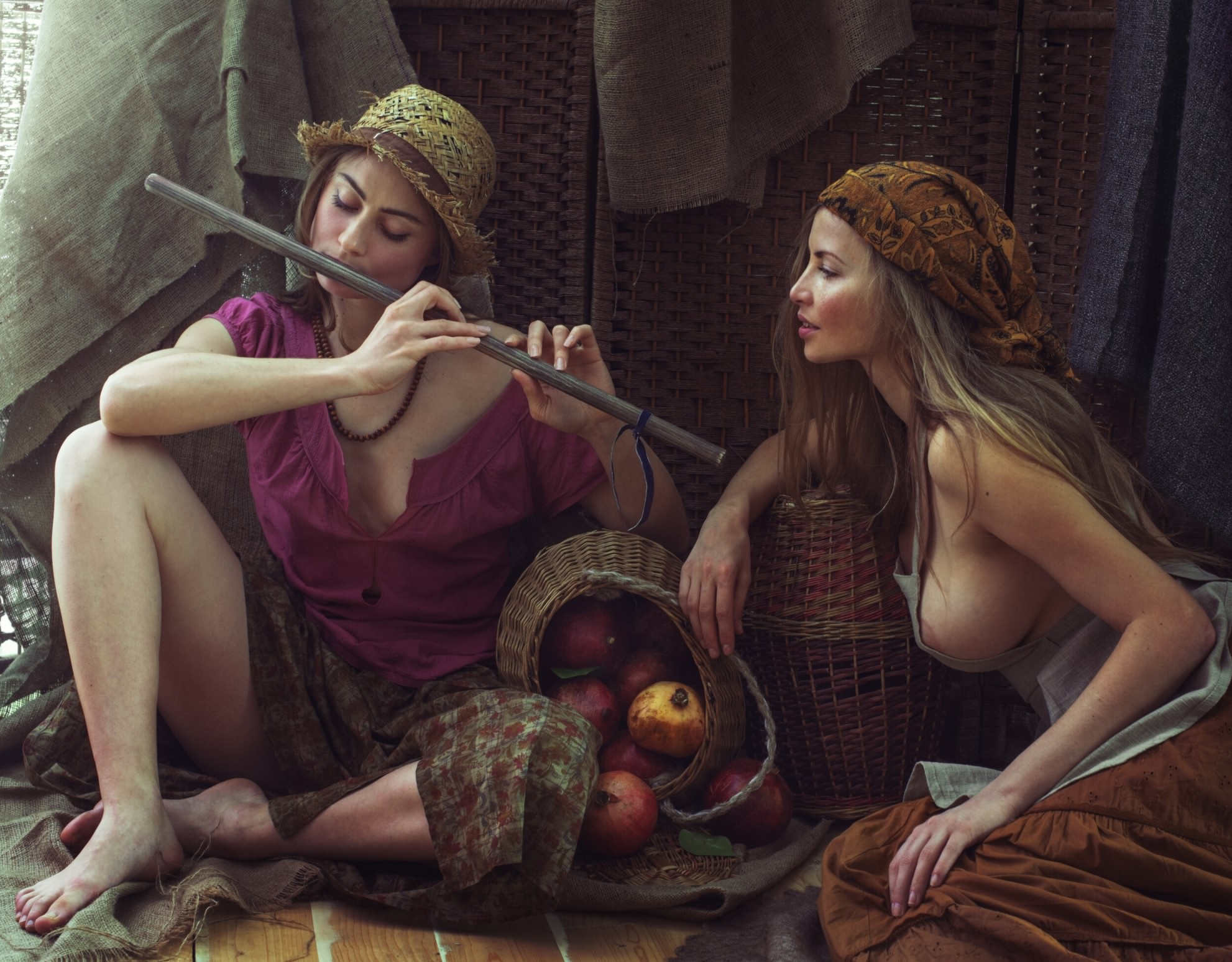 1982x1548, 517 Kb / двое, гранат, корзина, флейта, Пурпурная экспрессия, David Dubnitskiy, Давид Дубницкий, шляпа, косынка