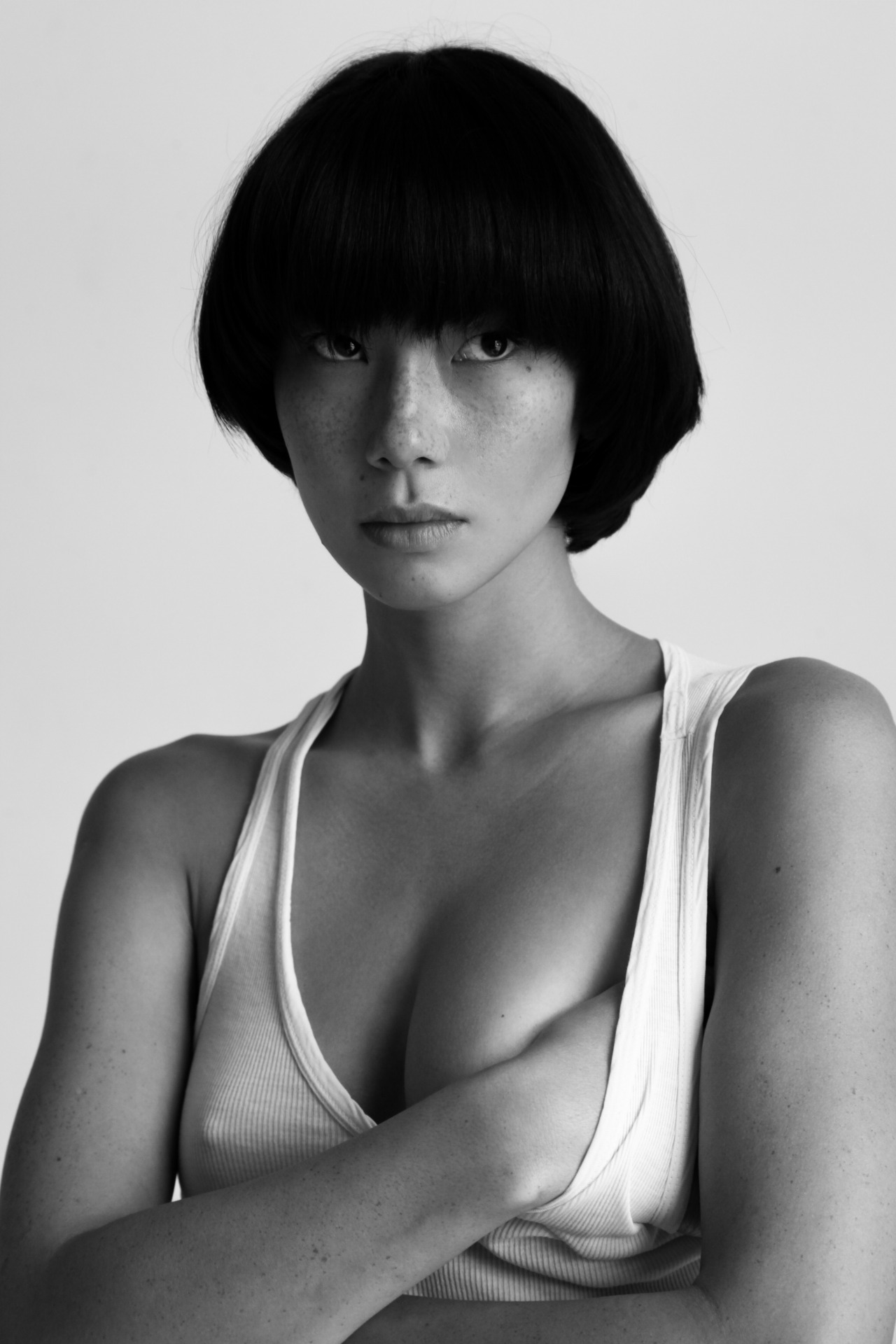 1280x1920, 296 Kb / майка, веснушки, ч/б, Chloe, Alexander Black