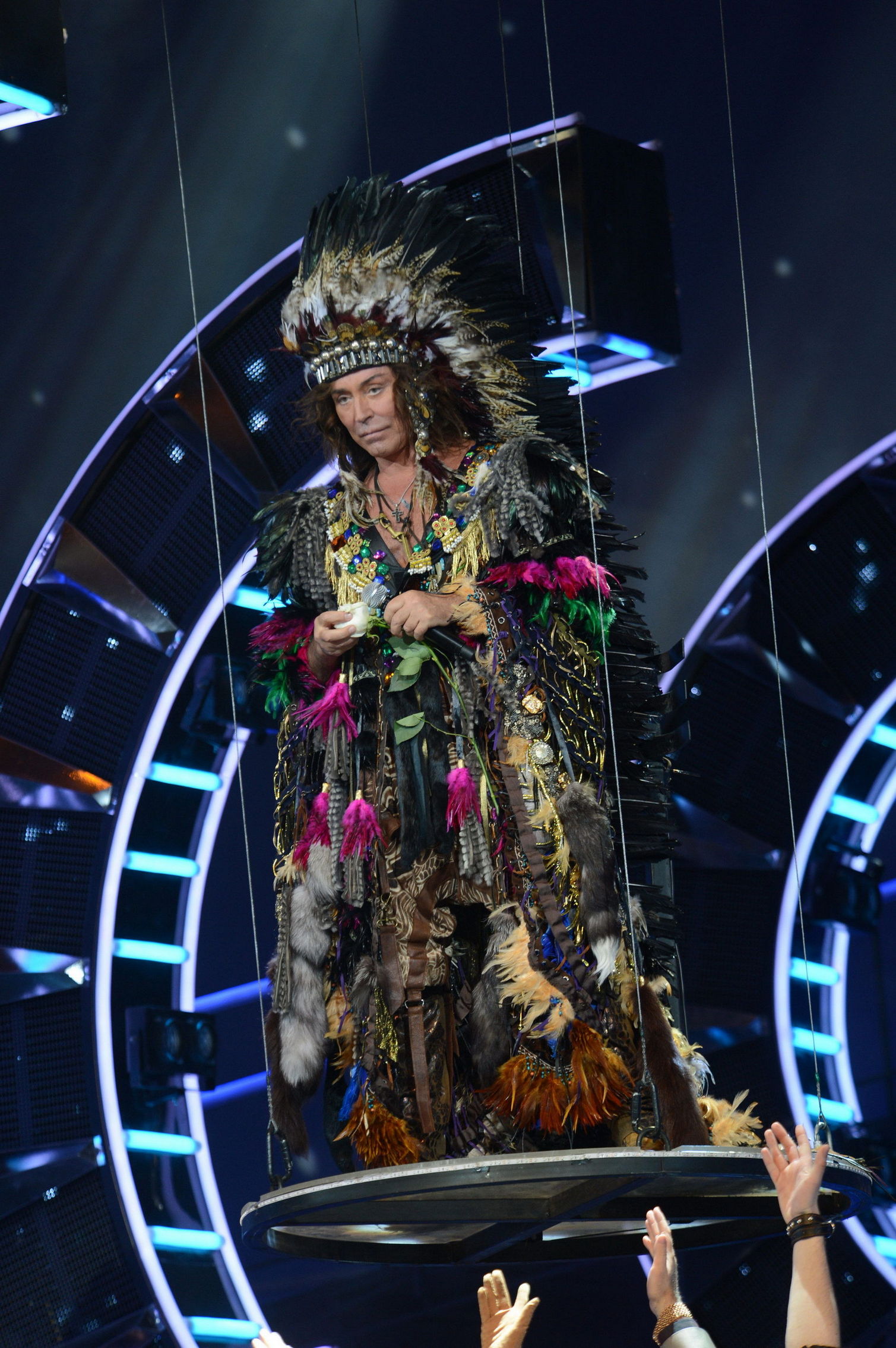 1509x2268, 561 Kb / Валерий Леонтьев, шаман, перья, индеец, кокошник, роуч