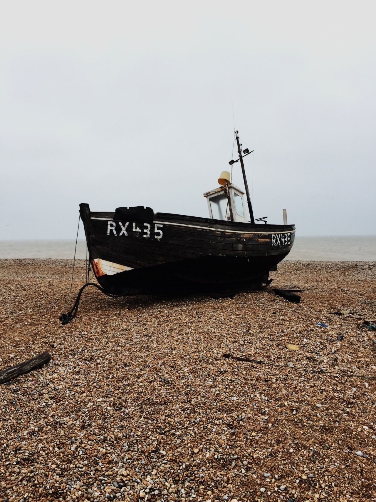 1280x1707, 420 Kb / лодка, берег, море, галька