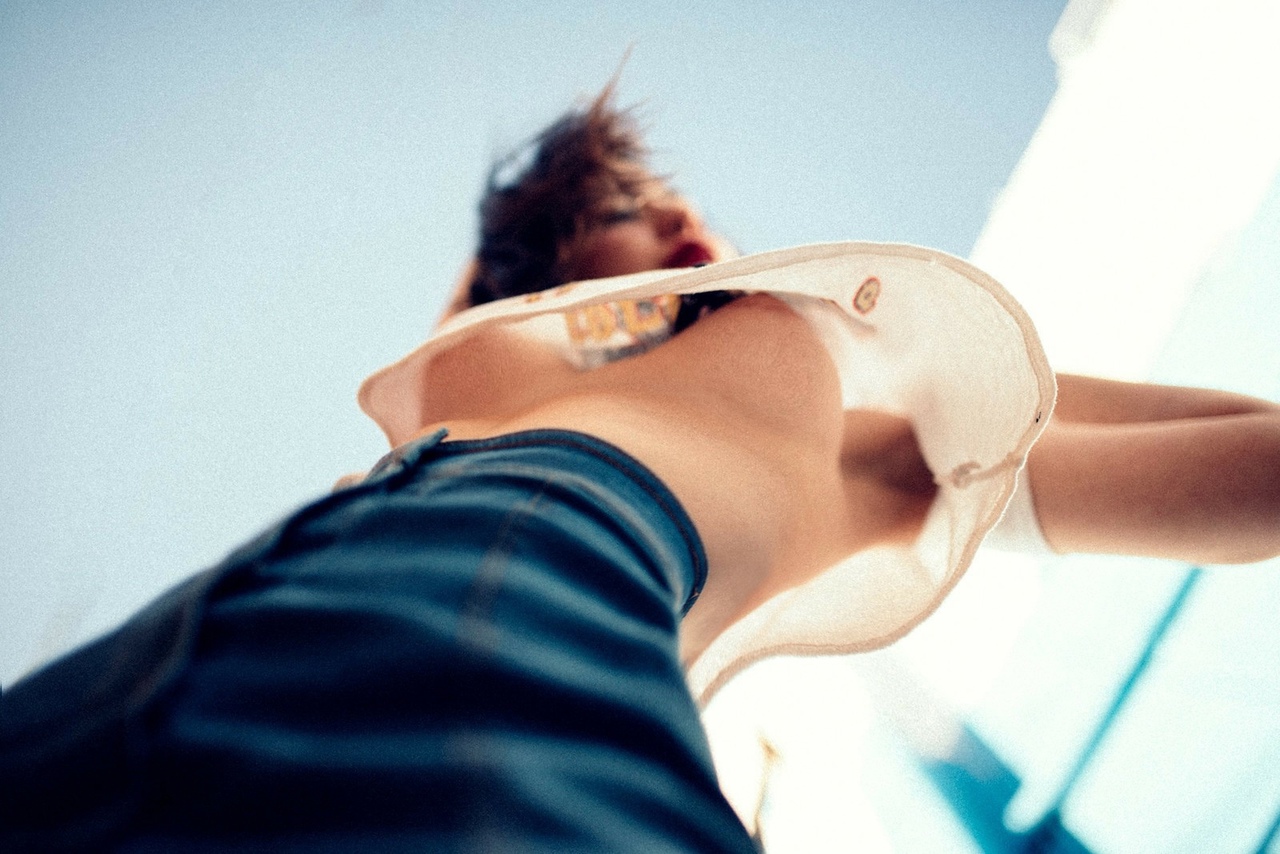 1280x854, 359 Kb / снизу, джинсы, блузка, рубашка