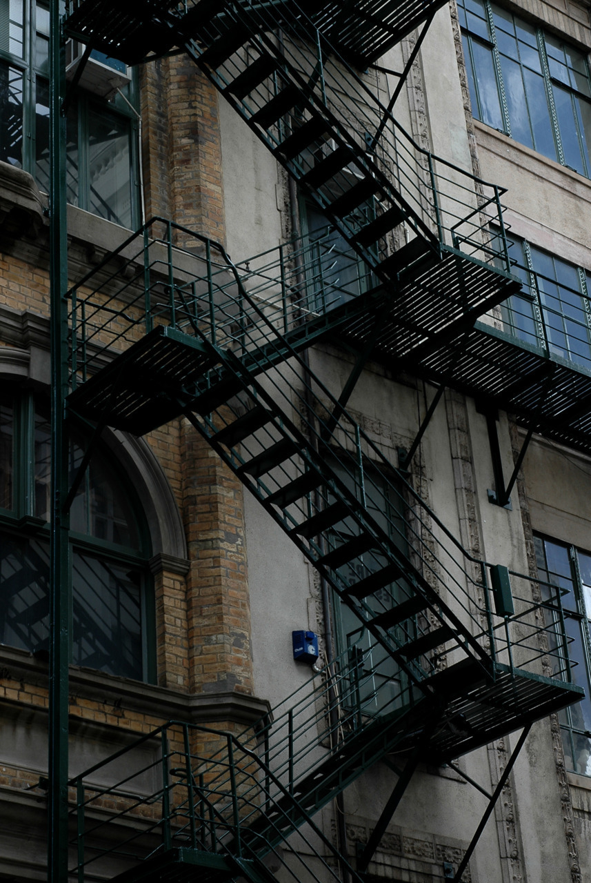 857x1280, 413 Kb / пожарная лестница, двери, окна