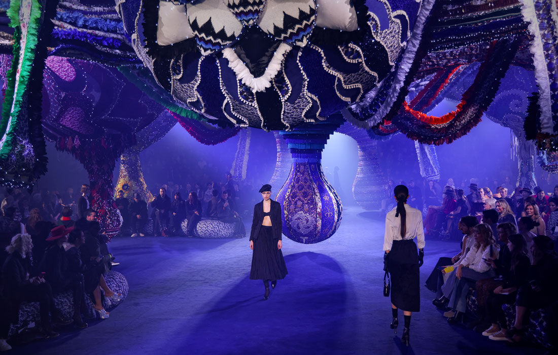 1100x700, 198 Kb / показ, модели, люди, оформление