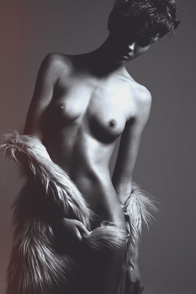 683x1024, 102 Kb / женщина, ч/б, мех