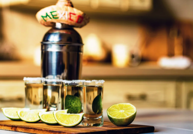 640x446, 607 Kb / 4,shot,лайм,текила,шейкер,самбреро,блики