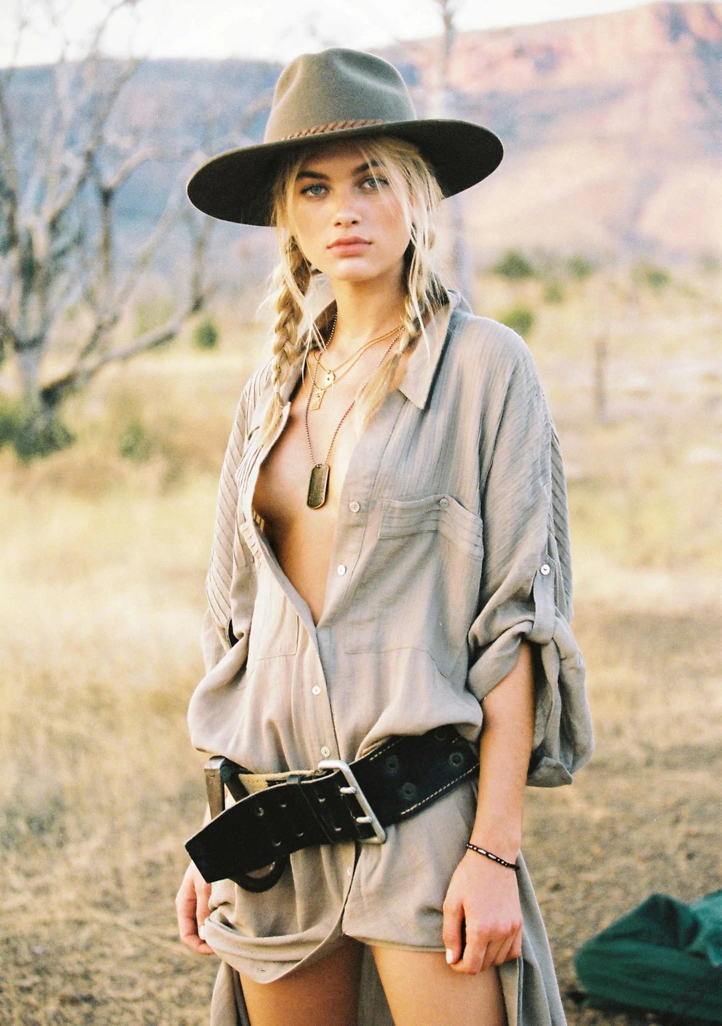 1427x2027, 378 Kb / шляпа, пояс, ремень, украшение, Megan Blake Irwin, жетон