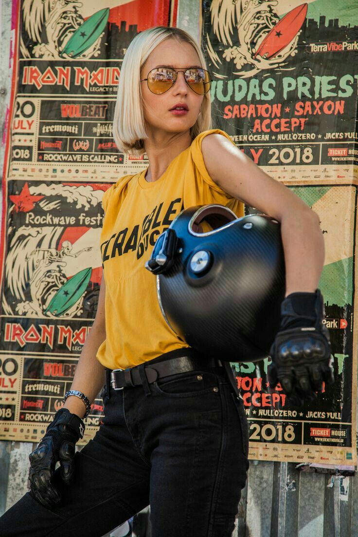 736x1104, 156 Kb / реклама, шлем, очки, майка, жёлтый