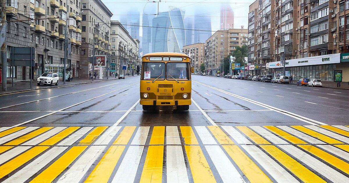 1200x630, 222 Kb / Автобус, переход, Москва, жёлтый, 89