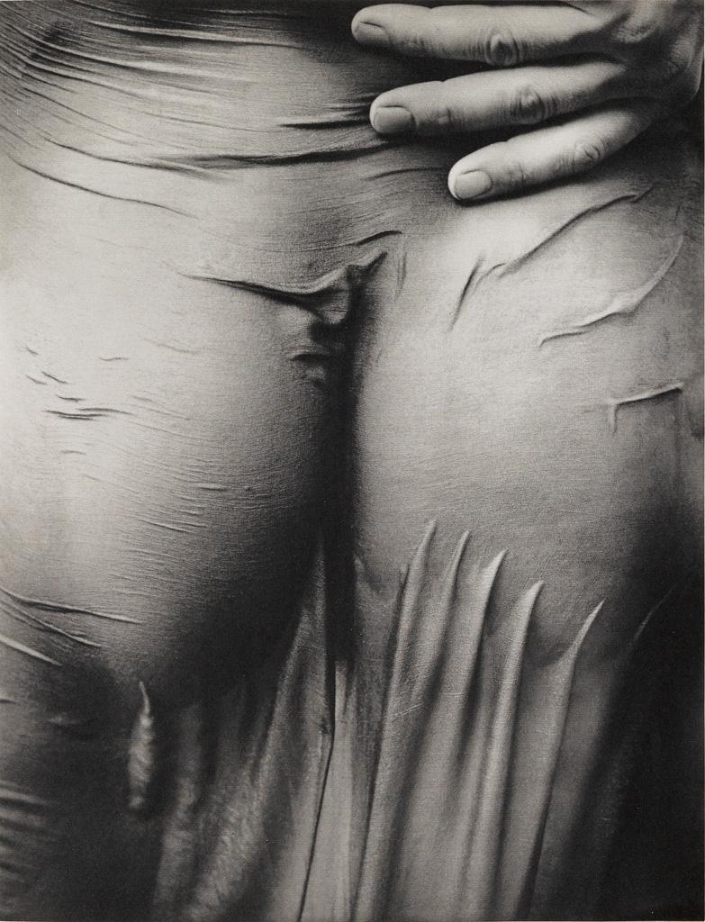 783x1024, 120 Kb / ч/б, попа, мокрое, прозрачное, рука