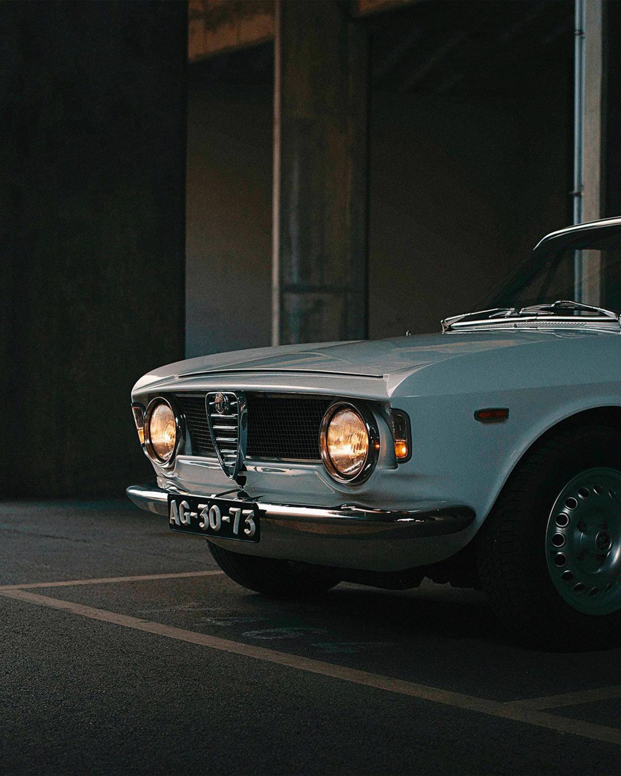 1280x1600, 220 Kb / автомобиль, классика, ретро, альфа ромео, Alfa Romeo, парковка