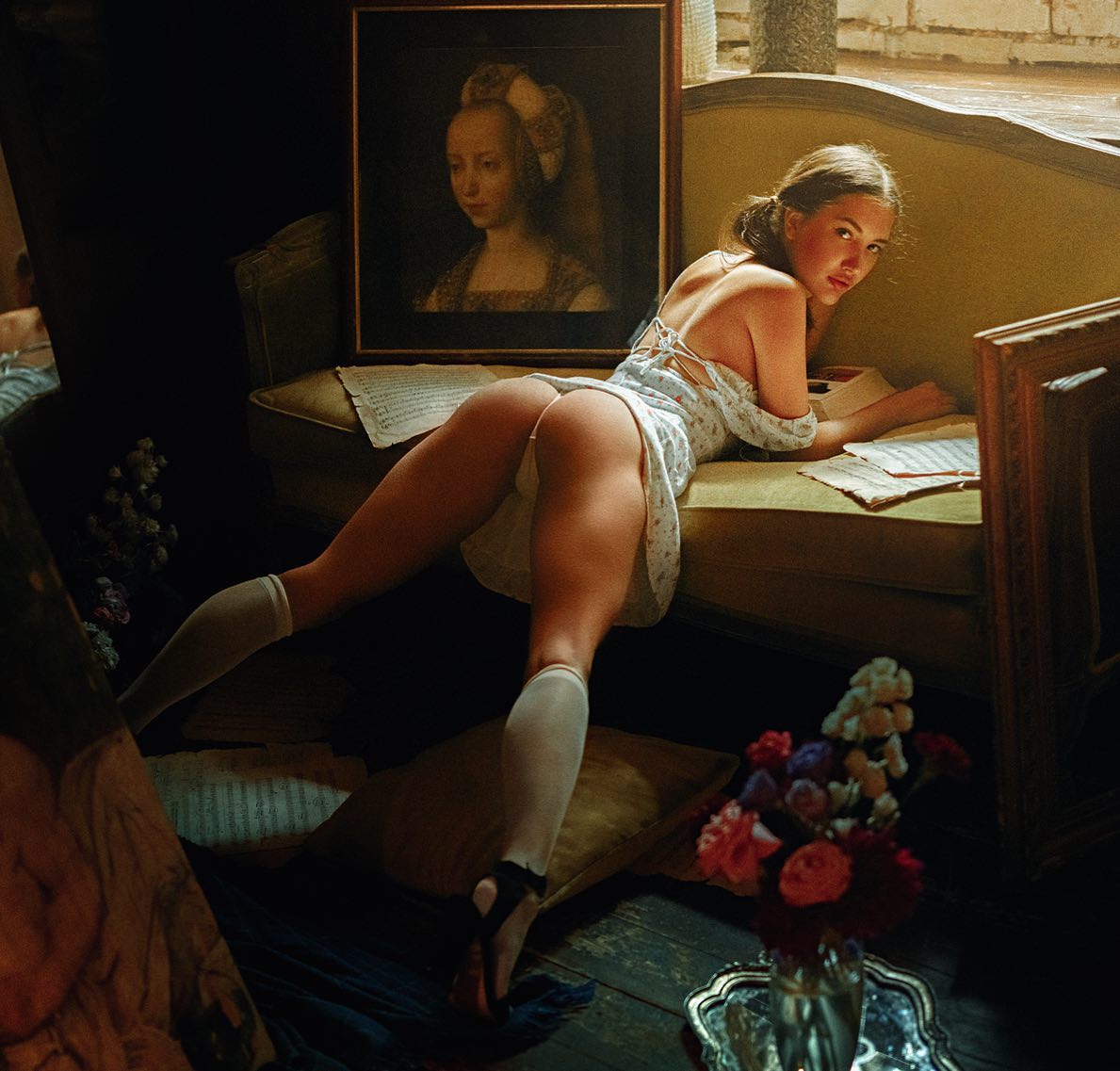 1189x1137, 142 Kb / попа, ноты, книга, картина, портрет, диван, цветы