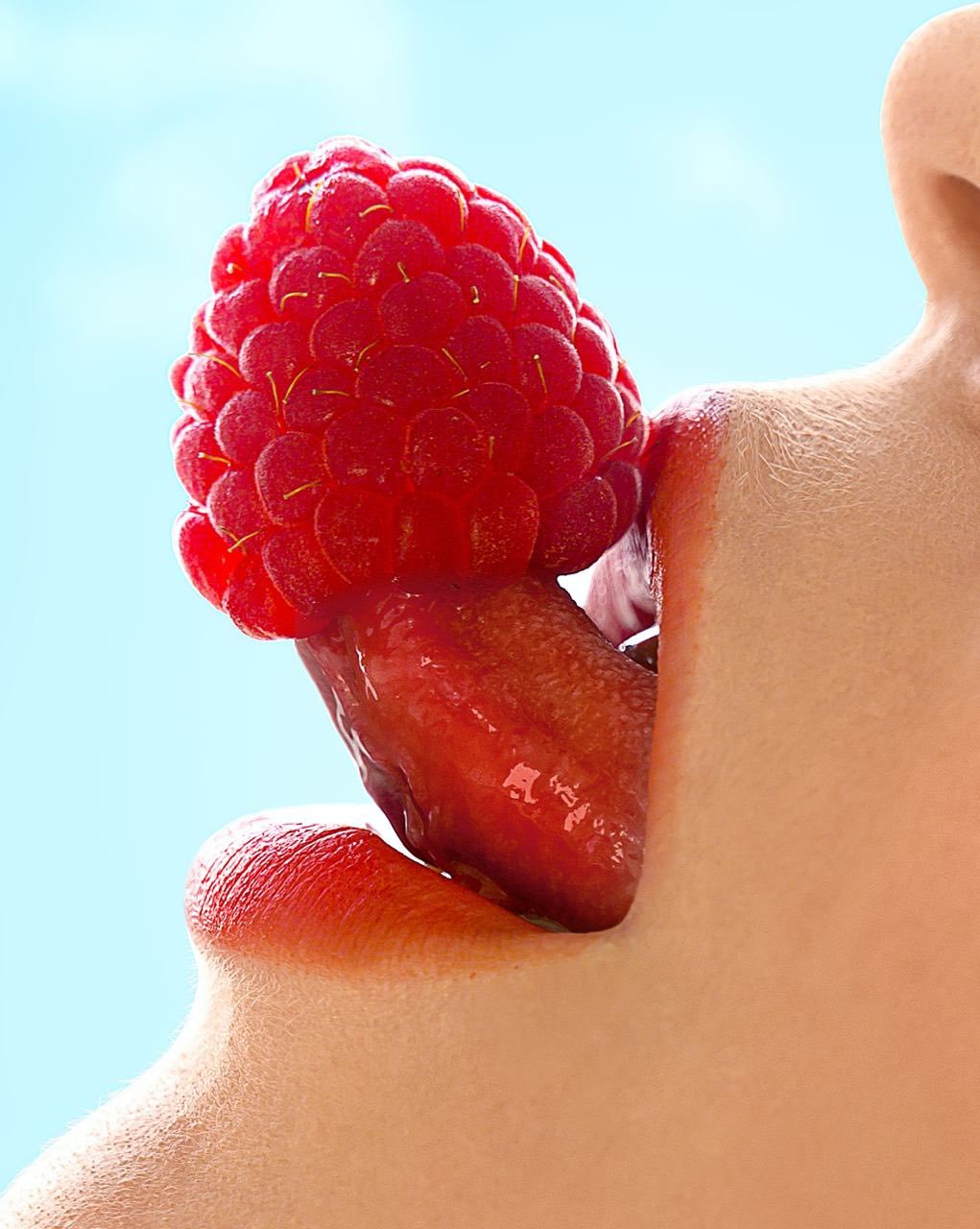 1021x1280, 156 Kb / малина, язык, губы