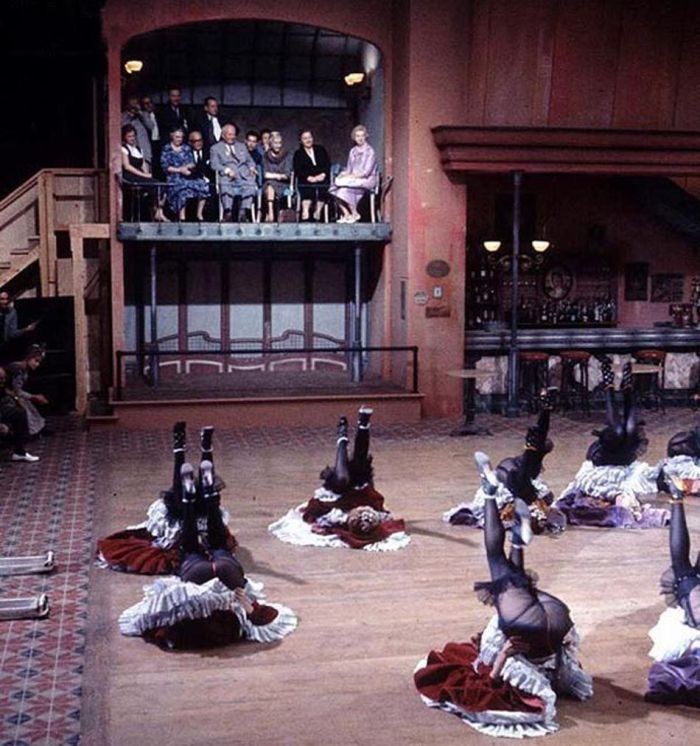 700x746, 112 Kb / Никита Хрущев, танец, канкан, балкон, ложа, театр, попа