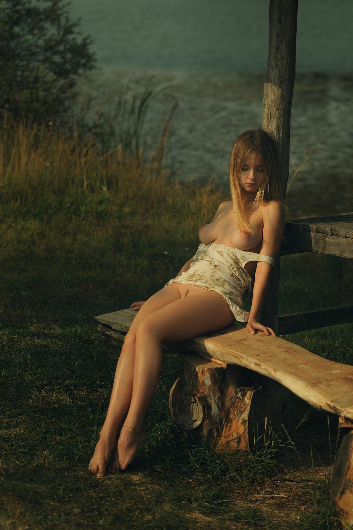 1200x1800, 437 Kb / русая, сидит, босиком, лавка, лавочка, столб, беседка, Вьюшкин