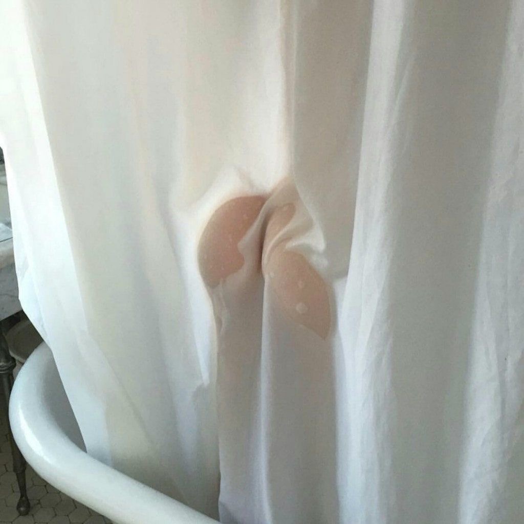 1024x1024, 114 Kb / жопа, ванна, занавеска, попа