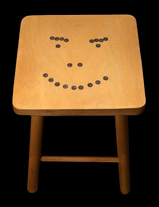 530x690, 28 Kb / табуретка, кнопки, смайлик