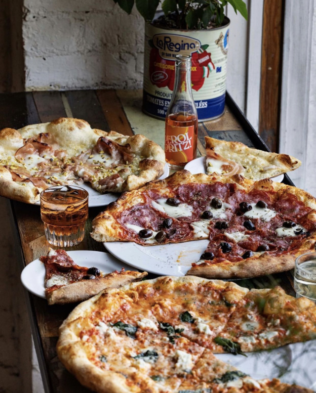 640x795, 211 Kb / пицца, бутылка, еда, цветок, стакан