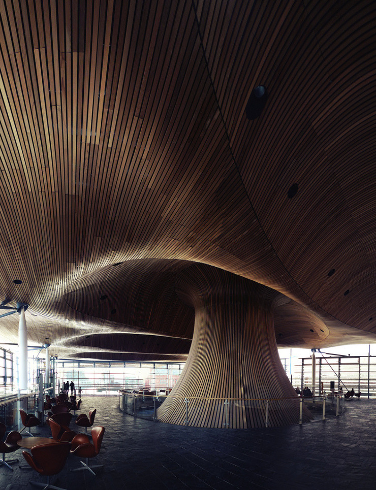 740x965, 334 Kb / архитектура, парламент, здание, дерево, столы, кресла, Англия, Великобритания, Ричард Роджерс