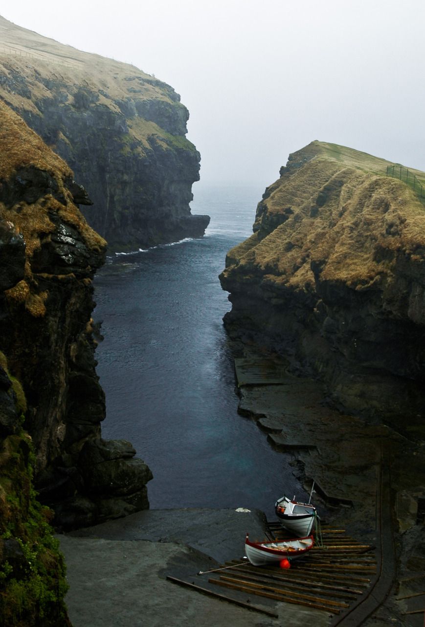 869x1280, 135 Kb / лодка, шлюпка, остров, море, океан, причал, гавань, фьорд, Фарерские острова