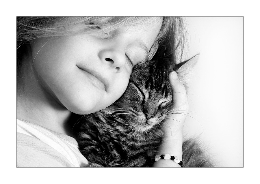 900x638, 149 Kb / девочка, кот, ч/б