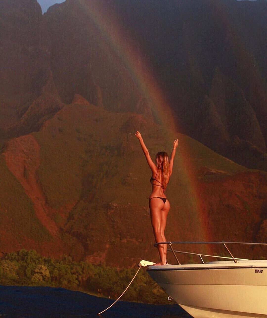 1080x1286, 114 Kb / женщина, купальник, яхта, лодка, горы, скалы, радуга, воды