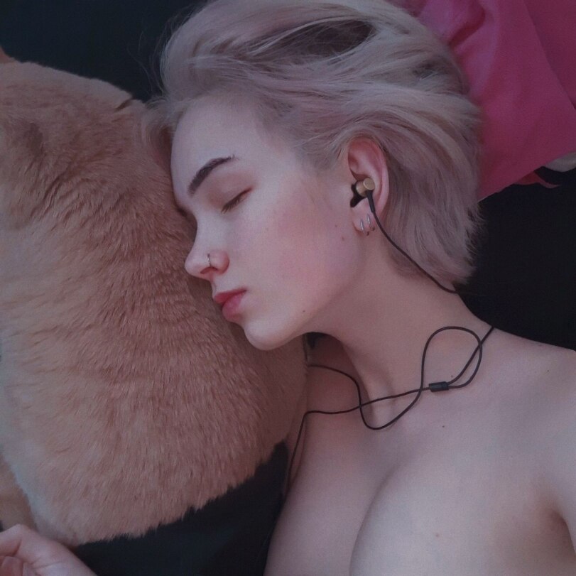 811x811, 93 Kb / наушники, пирсинг, кот, soniloon