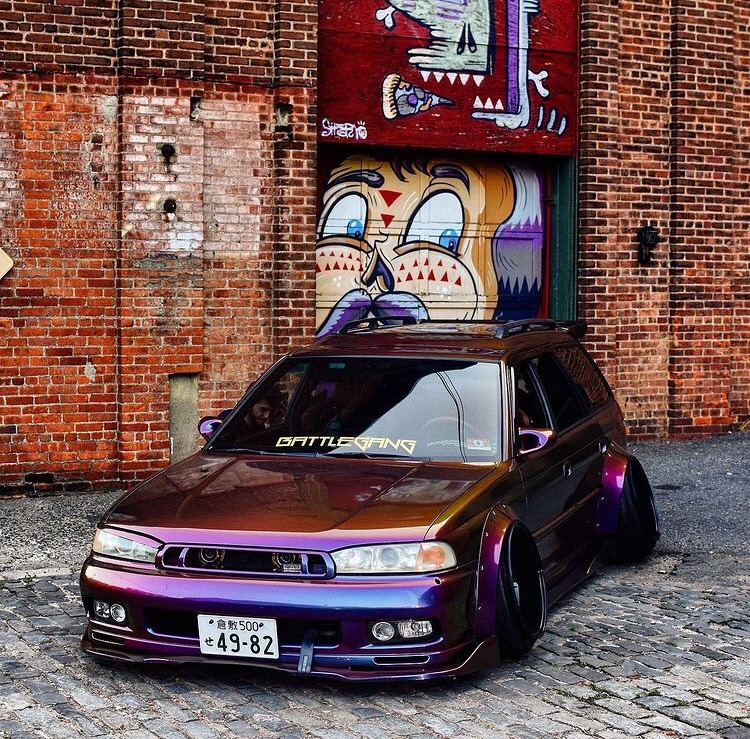 750x739, 303 Kb / автомобиль, классика, ретро, Subaru Legacy Wagon, стена, кирпич, граффити