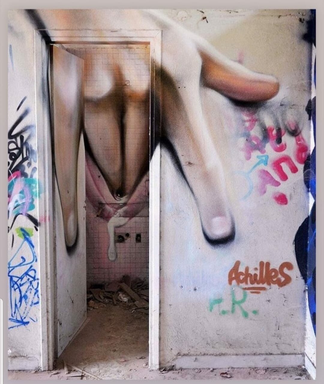 1080x1279, 179 Kb / граффити, строит-арт, Будапешт, двери