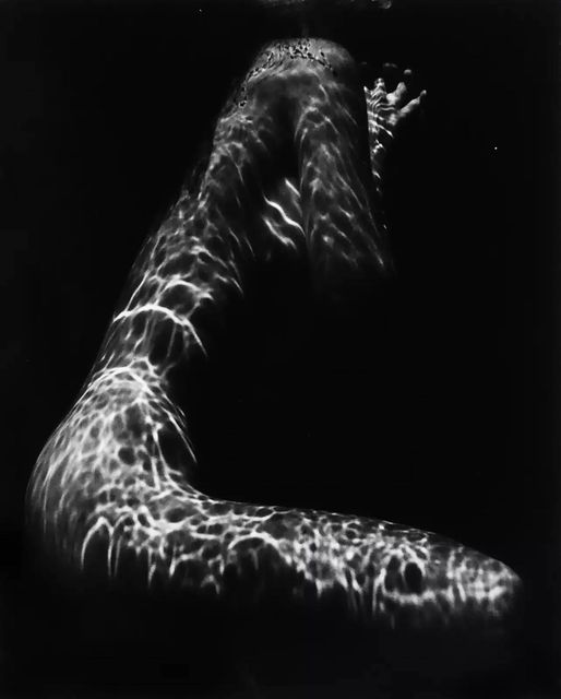 514x640, 25 Kb / под водой, солнечные зайчики, Brett Weston, Underwater Nude, ч/б